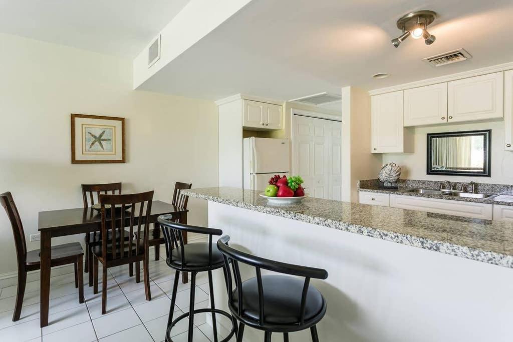 Beach Living At Island Pine Villas Blp George Town Buitenkant foto