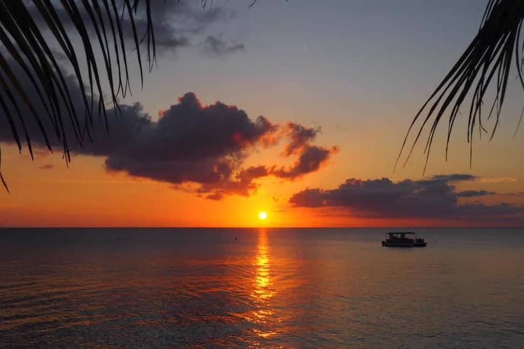 Beach Living At Island Pine Villas Blp George Town Buitenkant foto
