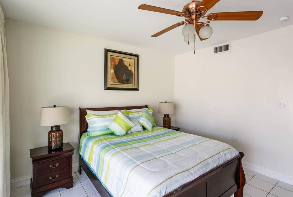 Beach Living At Island Pine Villas Blp George Town Buitenkant foto