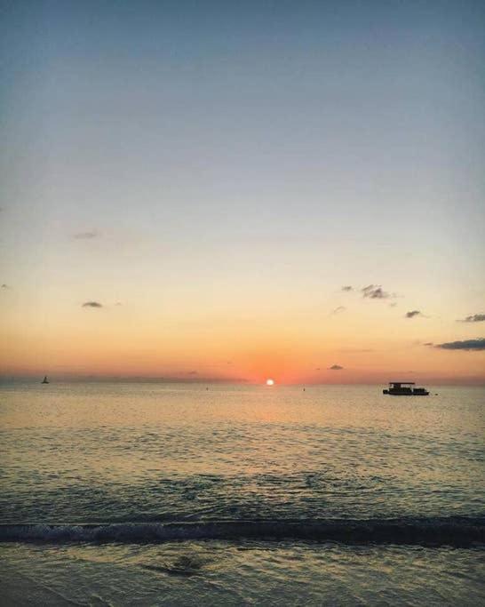 Beach Living At Island Pine Villas Blp George Town Buitenkant foto