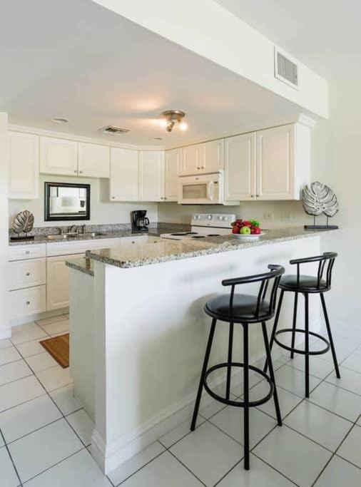 Beach Living At Island Pine Villas Blp George Town Buitenkant foto