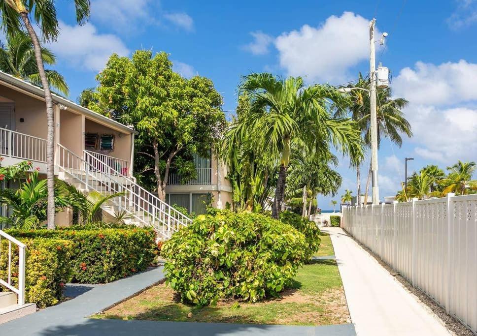 Beach Living At Island Pine Villas Blp George Town Buitenkant foto