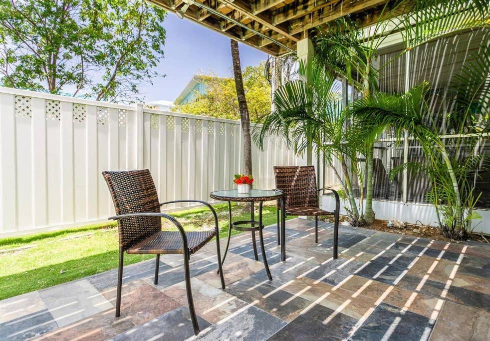 Beach Living At Island Pine Villas Blp George Town Buitenkant foto