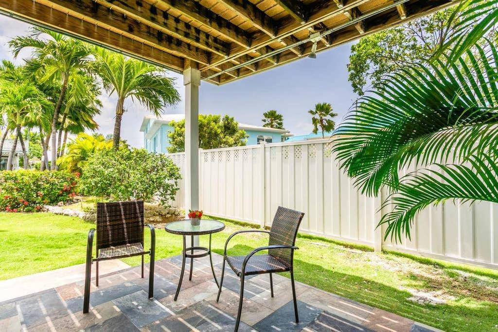 Beach Living At Island Pine Villas Blp George Town Buitenkant foto